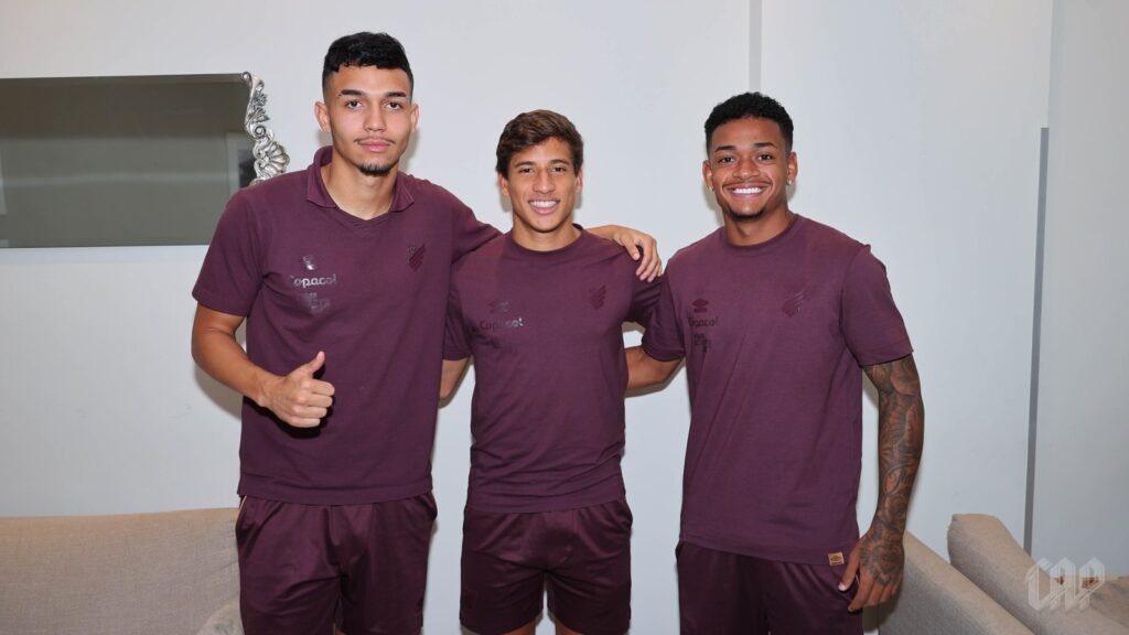 Arthur Dias, João Cruz e Léo Derik. Foto: Duda Matoso/athletico.com.br