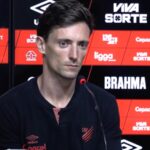 João Correia não poupa críticas após Vila Nova x Athletico-PR (Imagem: Divulgação/Rede Furacão)
