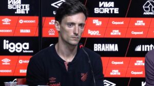 João Correia não poupa críticas após Vila Nova x Athletico-PR (Imagem: Divulgação/Rede Furacão)