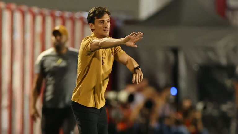 Técnico do Athletico-PR fala de Vila Nova (Foto: Duda Matoso/athletico.com.br)