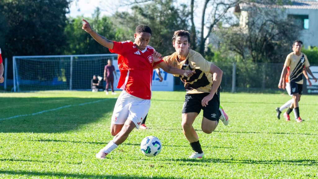 Athletico-PR vence Inter no Sub-17 (Foto: Rafaela Frison/SC Internacional)