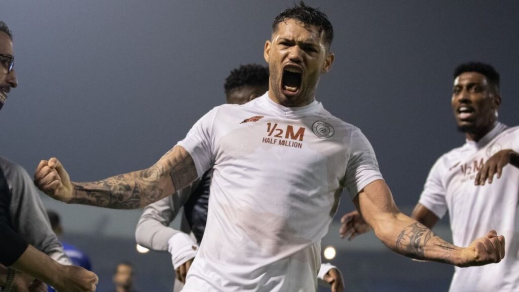 Carlos Júnior - (Foto: Divulgação/Al-Shabab)