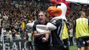 Canobbio dá dor de cabeça em Cuca, es Athletico-PR (Foto: Pedro Souza/Atlético)
