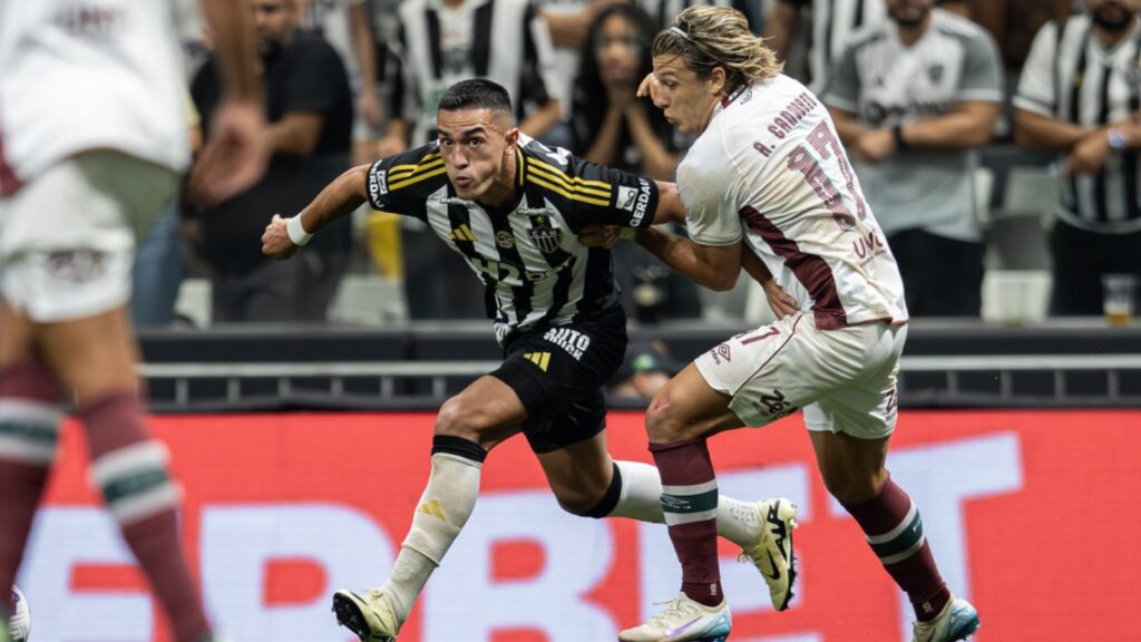 Cuello x Canobbio em duelo de ex-Athletico-PR - (Foto: Pedro Souza/Atlético)