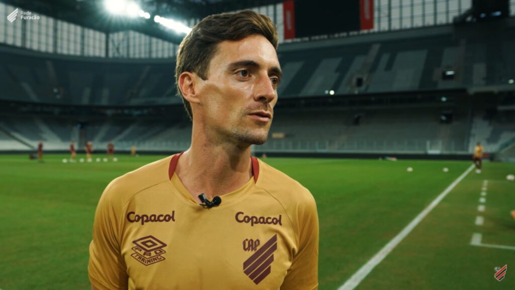 Athletico-PR busca remontada com João Correia (Imagem: Divulgação/Rede Furacão)