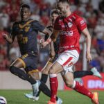 Athletico-PR tem problemas com agressividade (Foto: Divulgação/Vila Nova)