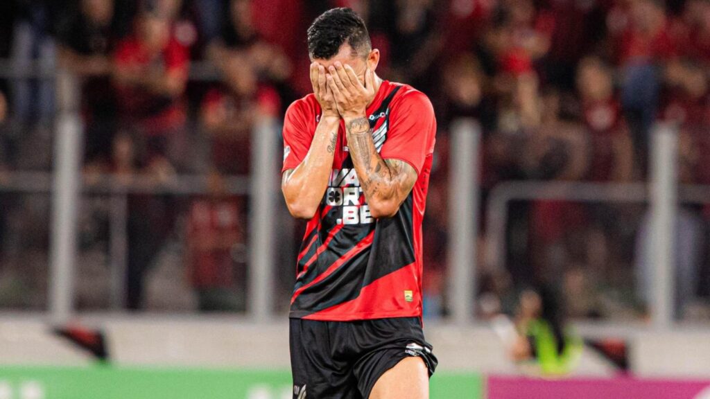 Athletico-PR passa por vexame com Barbieri (Foto: Vinicius/Gazeta)