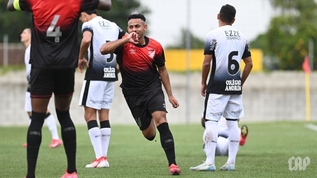 Athletico-PR x Corinthians acaba em goleada - (Foto: João Pina/athletico.com.br)