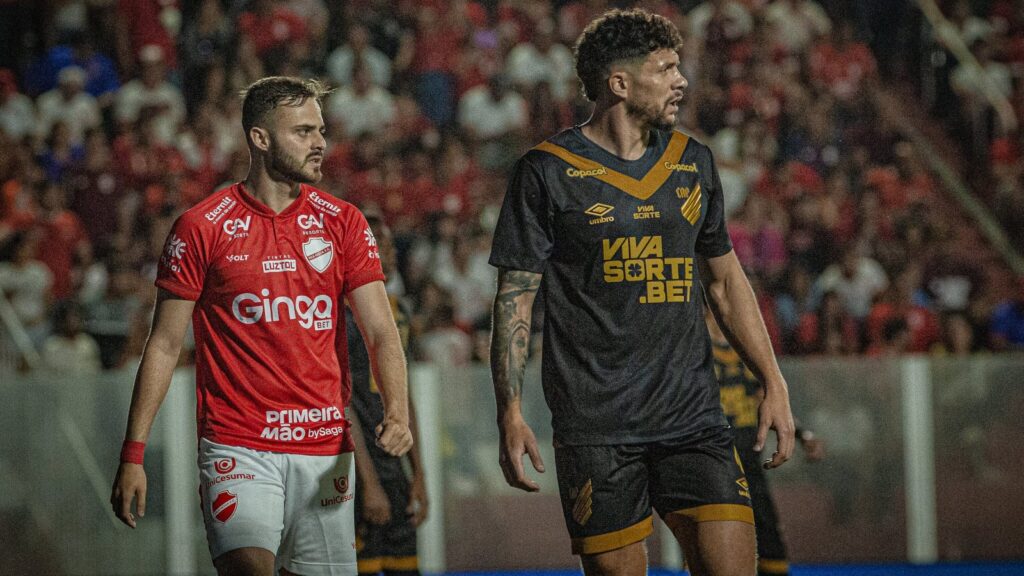 Athletico-PR tem problemas com agressividade (Foto: Divulgação/Vila Nova)