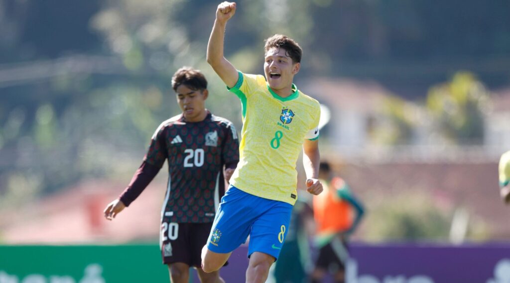 Gustavo Gomes do Athletico-PR (Foto: @rafaelribeirorio | CBF)