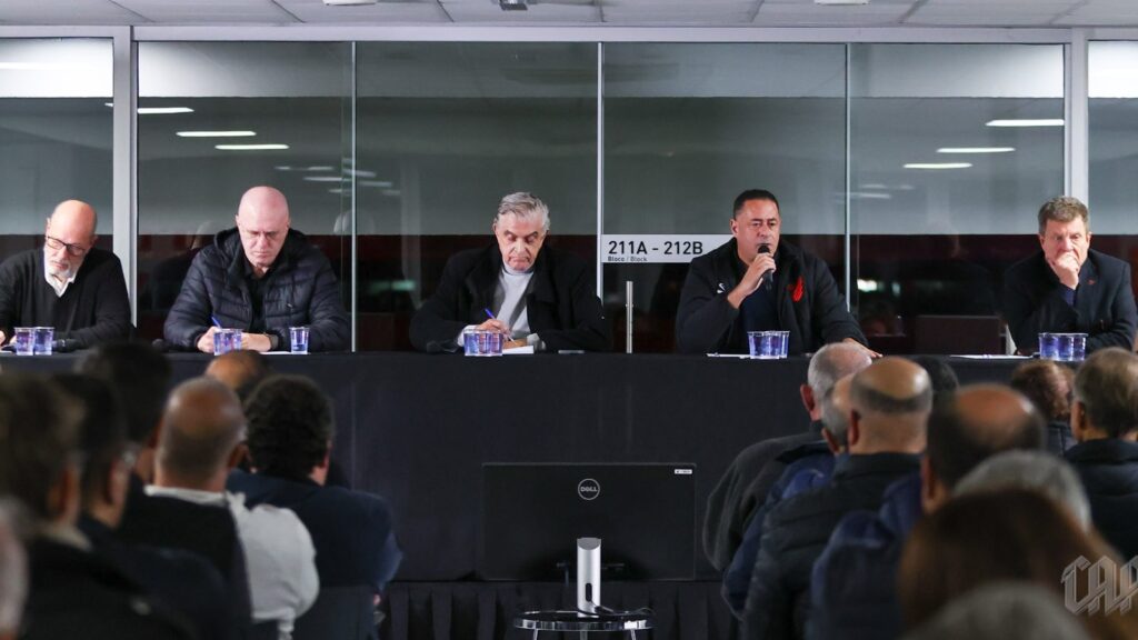 Athletico-PR se reúne com conselho