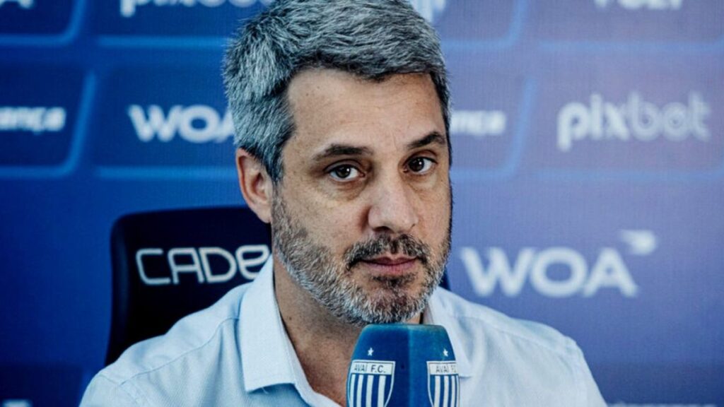 Eduardo Freeland chega ao Athletico-PR (Foto: Leandro Boeira/Avaí FC)