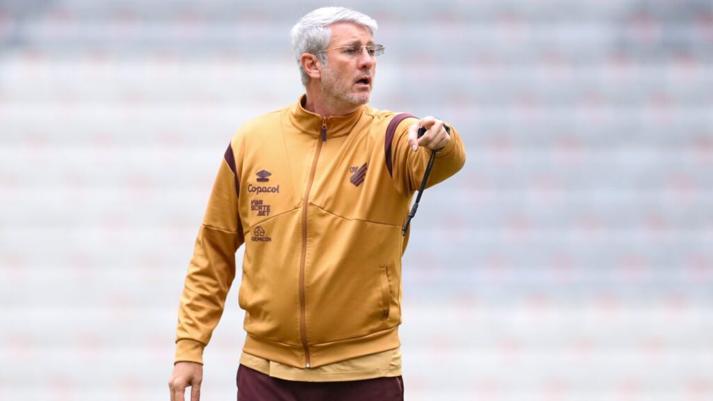 Odair Hellmann relaciona "homens de confiança" no Athletico-PR (Foto: José Tramontin/athletico.com.br)