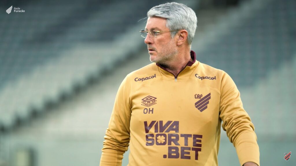 Odair Hellmann tem problemas para o Athletico-PR no Brasileirão (Imagem: Reprodução/Rede Furacão)