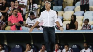 Athletico-PR busca contratar Calegari (Foto: Lucas Merçon/Fluminense FC)