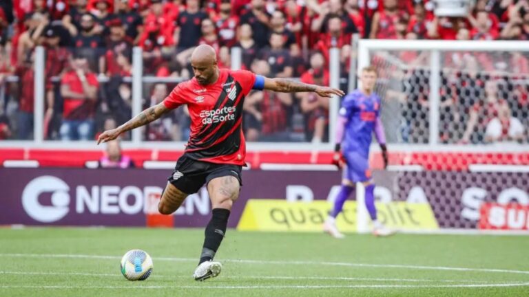 Thiago Heleno rescinde com Athletico-PR (Foto: FURACAO.COM/Joka Madruga)