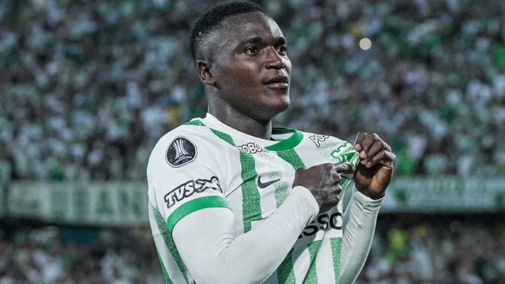 Kevin Viveros assina com Athletico-PR (Foto: Divulgação/Atlético Nacional)