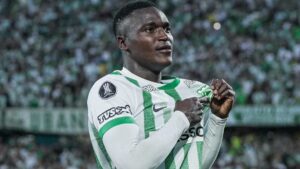 Kevin Viveros assina com Athletico-PR (Foto: Divulgação/Atlético Nacional)