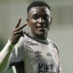Viveros marca dois pelo Athletico-PR (Foto: Reprodução/GE)