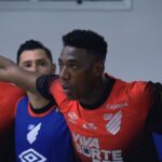 Athletico-PR derruba técnico do Amazonas (Imagem: Reprodução/Rede Furacão)