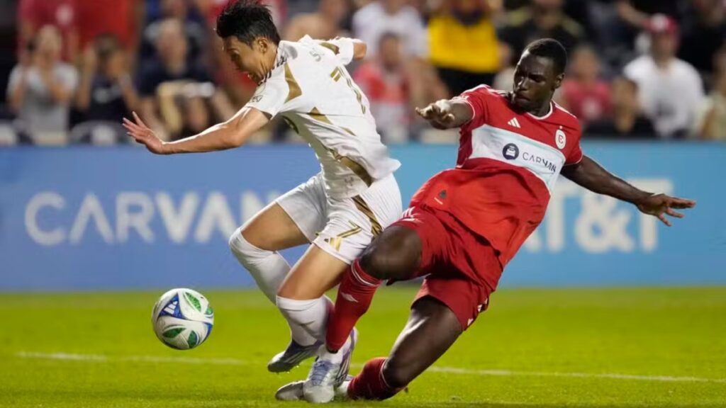 Athletico-PR busca contratar Carlos Terán (Foto: Divulgação/Chicago Fire)