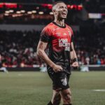 Leozinho 'Futsal' bagunça Athletico-PR x São Paulo na Copa do Brasil (Foto: Instagram/Leozinho)