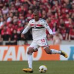 Athletico-PR sonda Luizão (Foto: Rubens Chiri/Saopaulofc.net)