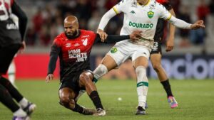 Athletico-PR dá vexame contra Cuiabá (Foto: AssCom Dourado/Divulgação)