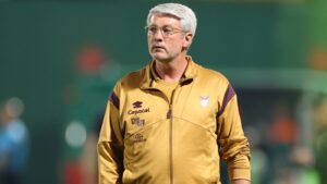 Odair assiste Athletico-PR contra Chapecoense (Foto: José Tramontin/athletico.com.br)