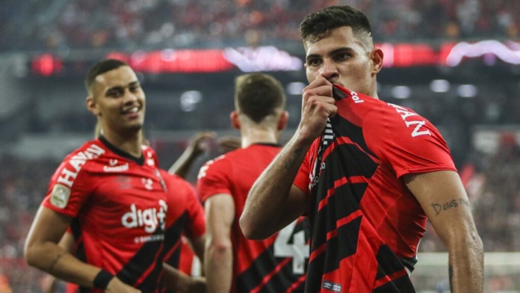Bruno Guimarães fala sobre possível volta ao Athletico-PR (Foto: Reprodução/Estadão)