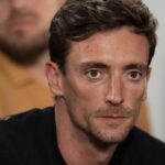 João Correia olha observa Athletico-PR derrapar na Taça FPF (Foto: Reprodução/UmDois Esportes)