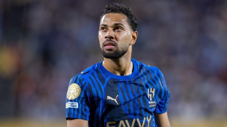 Renan Lodi volta aos treinos no CT do Athletico-PR (Foto: Reprodução/Redes Sociais)