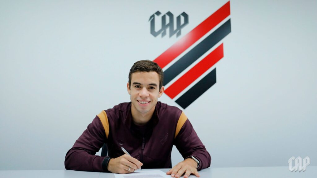 Athletico-PR renova com Dudu (Foto: Bruno Baggio/athletico.com.br)