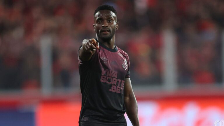 Athletico-PR enfrenta Palmeiras fora de casa com Mendoza