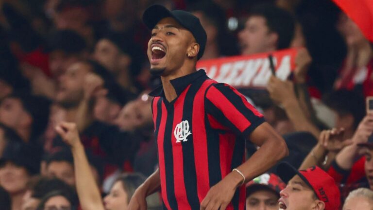 Leozinho vê acesso do Athletico-PR (Foto: Divulgação/Redes Sociais)