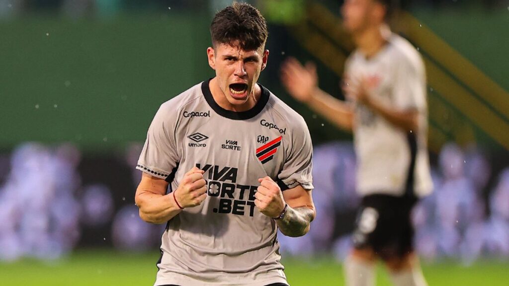 Zapelli vibra no Athletico-PR (Foto: José Tramontin/athletico.com.br)