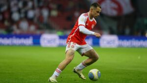 Athletico-PR estuda contratar Bruno Gomes, do Internacional