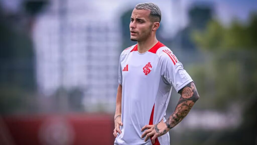 Athletico-PR estuda contratar Bruno Gomes, do Internacional