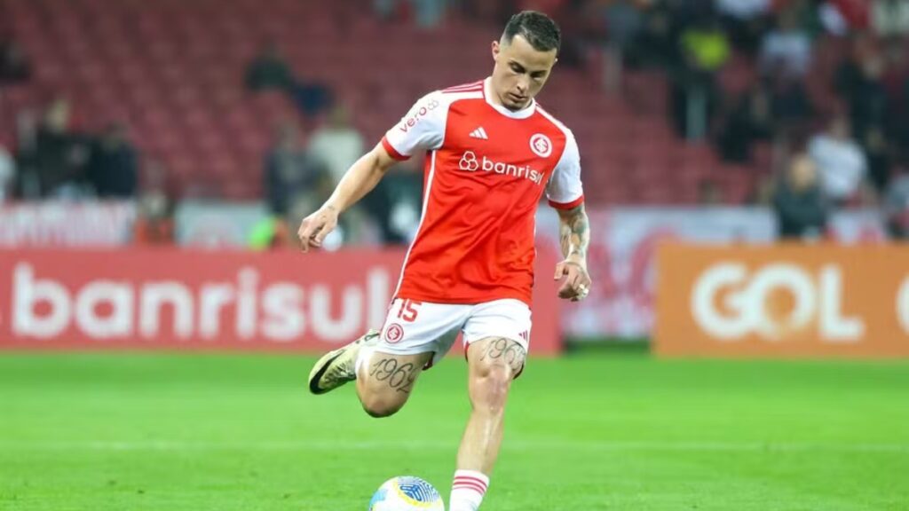 Athletico-PR estuda contratar Bruno Gomes, do Internacional