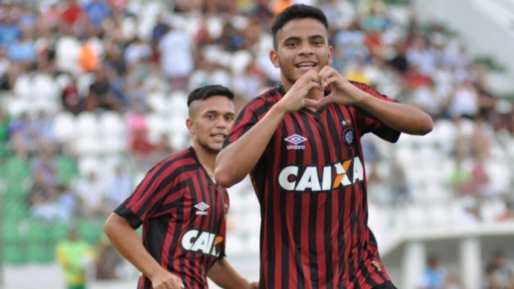 Bruno Rodrigues joga nos aspirantes do Athletico-PR