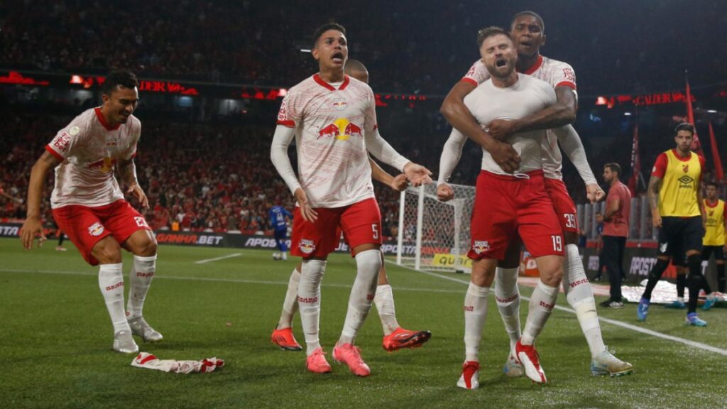 Eduardo Sasha marca rebaixamento do Athletico-PR