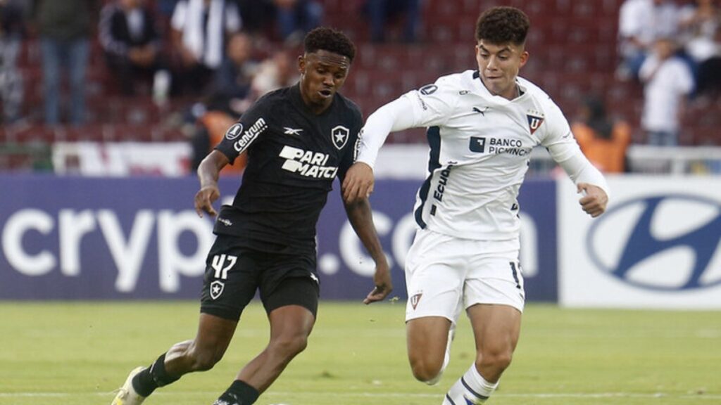 Athletico-PR mira Gabriel Villamíl