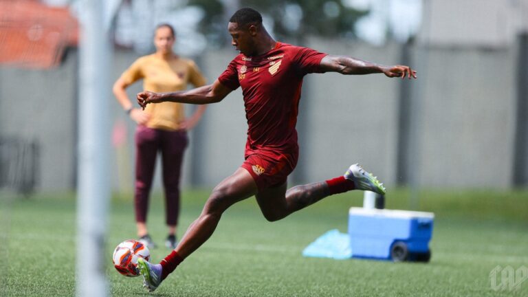 Athletico-PR trabalha para o Campeonato Paranaense