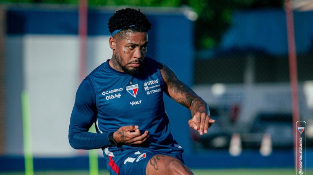 Athletico-PR faz proposta por Marinho