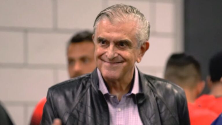 Petraglia visita vestiário do Athletico-PR (Imagem: Divulgação/Rede Furacão)