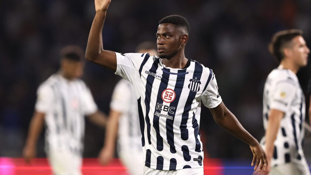 Athletico-PR busca Angulo, do Talleres