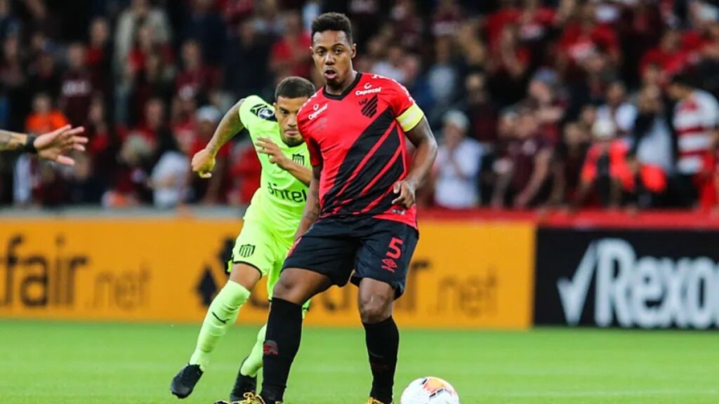 Wellington, ex-Athletico-PR, vai ao Maricá