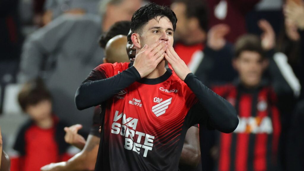 Athletico-PR recebe proposta milionária por Zapelli