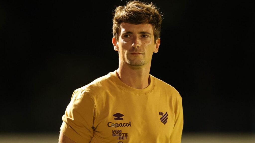 João Correia assume culpa em derrota de virada do Athletico-PR para Azuriz no Paranaense 2026