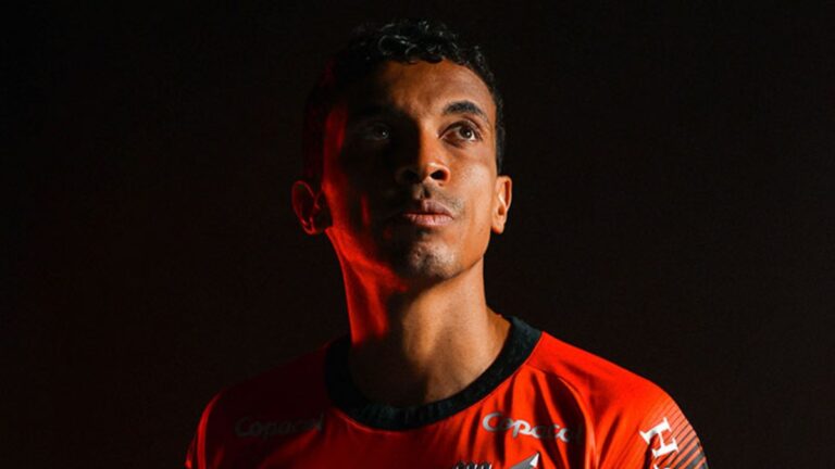 Luiz Gustavo é anunciado pelo Athletico-PR